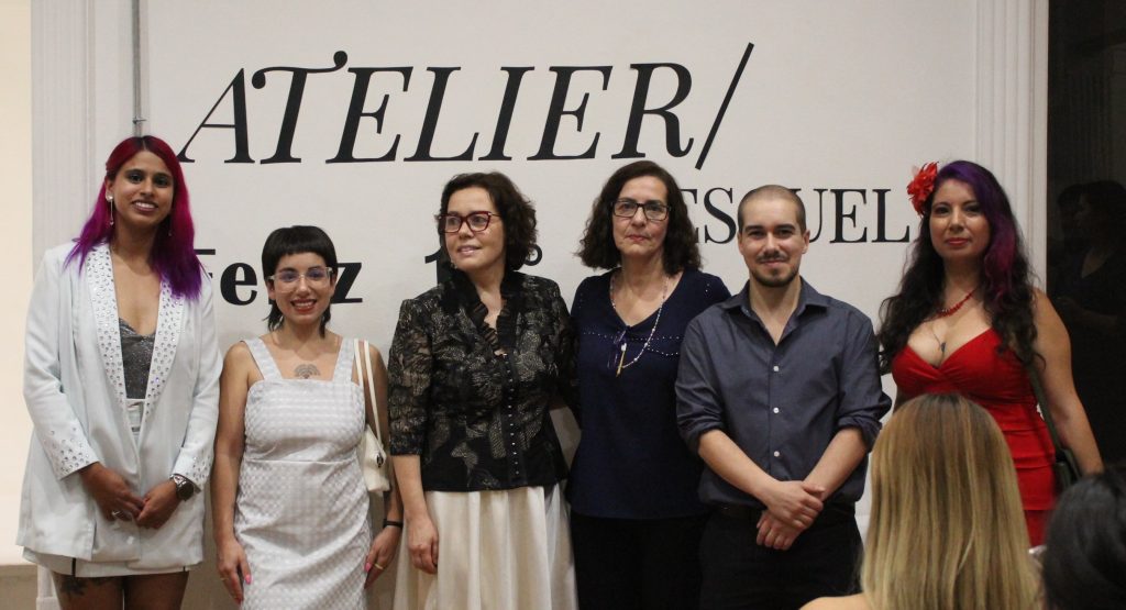 Equipo Atelier Escuela: profesora, diseñadora gráfica, directora, administradora, asistente y profesora de artes.